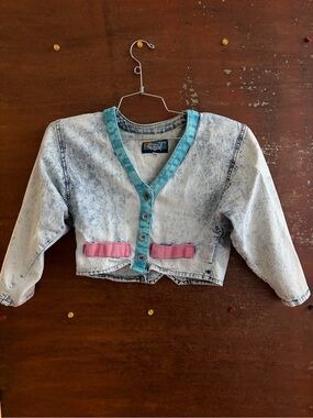 Vintage-Style Acid Wash Denim Cropped Jacket with Neon Blue and Pink Trim